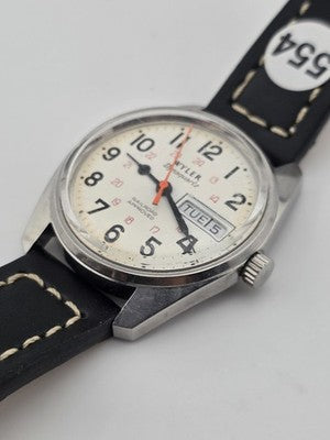 Vintage Wyler Dynaquartz Railroad Approved Swiss Quartz Day Date Watch. Works.