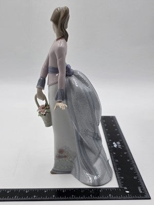 Lladró #7622 “Basket of Love” Girl with Flowers Porcelain Figurine Spain W Box.