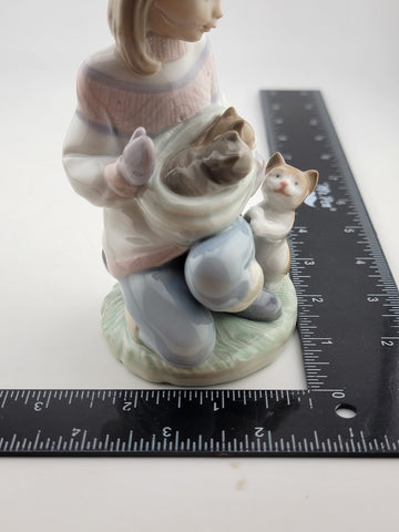 Hand Signed Lladro Friday's Child - Girl with 3 Cats - "Nina Viernes" #6020 1997