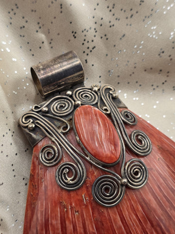 Rare Red Spiny Oyster Vintage Navajo Hallmarked 950 Sterling Silver Pendant.