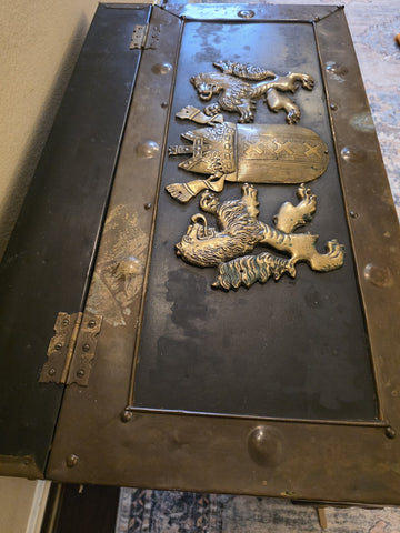 RARE ANTIQUE 19TH C CONTINENTAL BRASS BOUND KINDLING BOX W ARMORIAL. VERY HEAVY