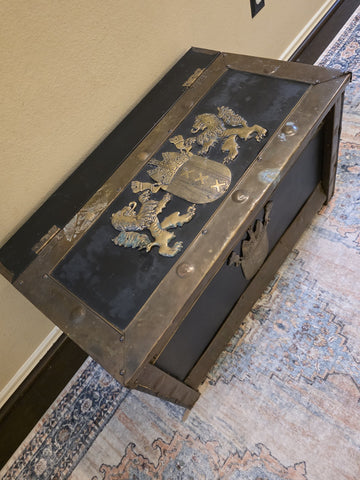 RARE ANTIQUE 19TH C CONTINENTAL BRASS BOUND KINDLING BOX W ARMORIAL. VERY HEAVY