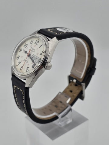 Vintage Wyler Dynaquartz Railroad Approved Swiss Quartz Day Date Watch. Works.