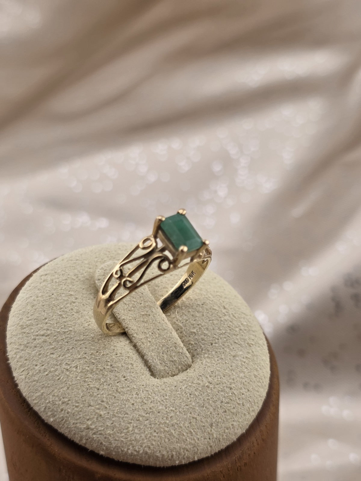 Antique 10K Solid Gold Emerald Cut Green Stone Ring Filigree Style Size 6.5.
