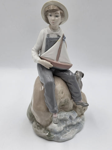 Lladro Figurine SEA FEVER BOY WITH SAILBOAT AND DOG #5166 Mint with Box