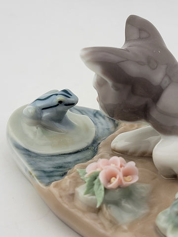 Retired Lladro Spain #1442 Kitty Confrontation Porcelain Playful Cat & Frog 1983