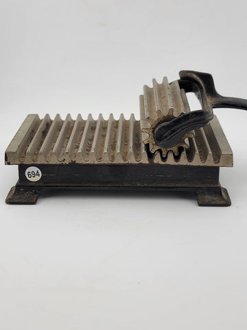 Rare Antique 1880 American Machine Cast Iron Hand Fluter Crimper W Wooden Handle