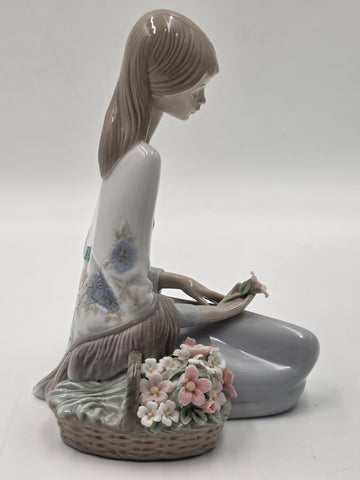 1988 Lladro Flower Song 7607 Figurine Cancion de Primavera Boxed Girl Flowers
