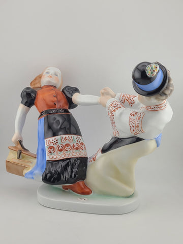 VINTAGE HEREND HUNGARY FOLKLORE CHILDREN DANCING PORCELAIN FIGURINE #5482