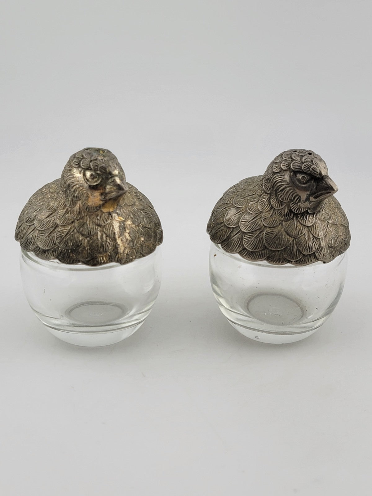 Rare Vintage Set Of 2 Small Bird Glass Salt Shakers with Metalscrew-on lids.
