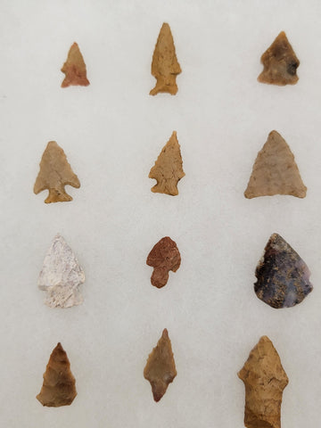 Lot Of 40 Authentic Antique Original Native American Arrowheads In Display Tray.
