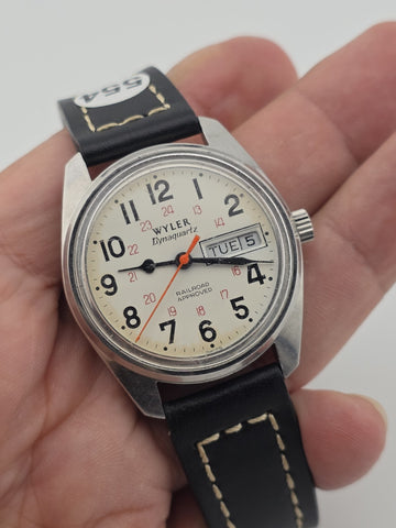 Vintage Wyler Dynaquartz Railroad Approved Swiss Quartz Day Date Watch. Works.