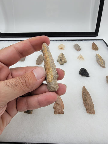 Lot Of 28 Authentic Antique Original Native American Arrowheads In Display Tray.