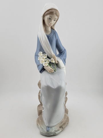 Vintage Lladro Figurine 4972 "GIRL WITH CALLA LILIES SITTING" Retired 1991
