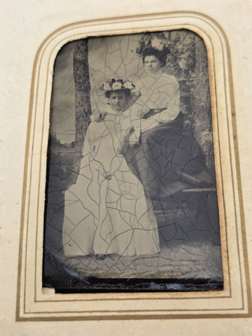 ANTIQUE 19TH C VICTORIAN BROWN CABINET TIN TYPE PHOTO FAMILY ALBUM. ALMOST FULL.