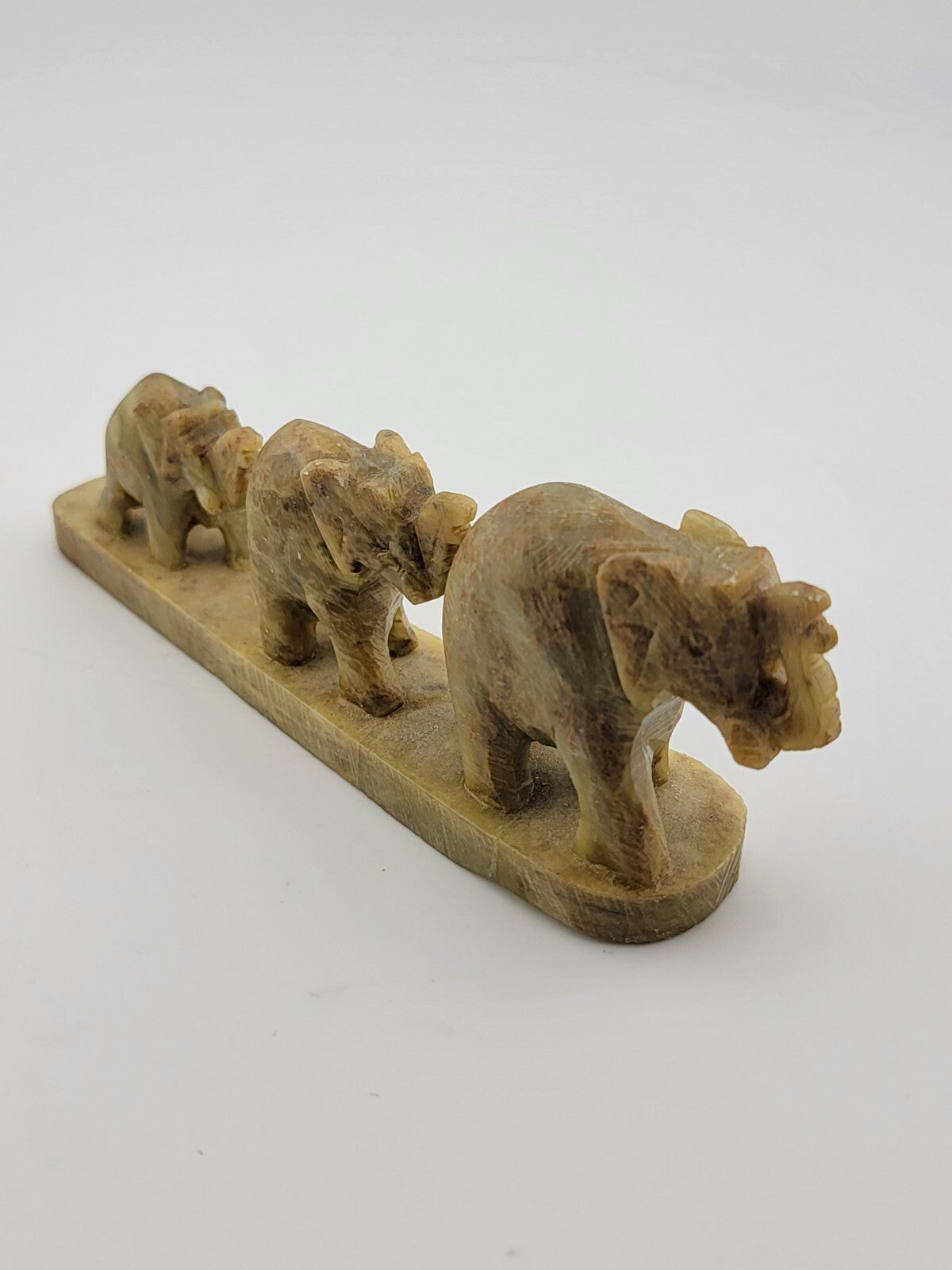 HAND CARVED GREEN JADITE  3 ELEPHANTS MINIATURE SCULPTURE 2 In X 5 In