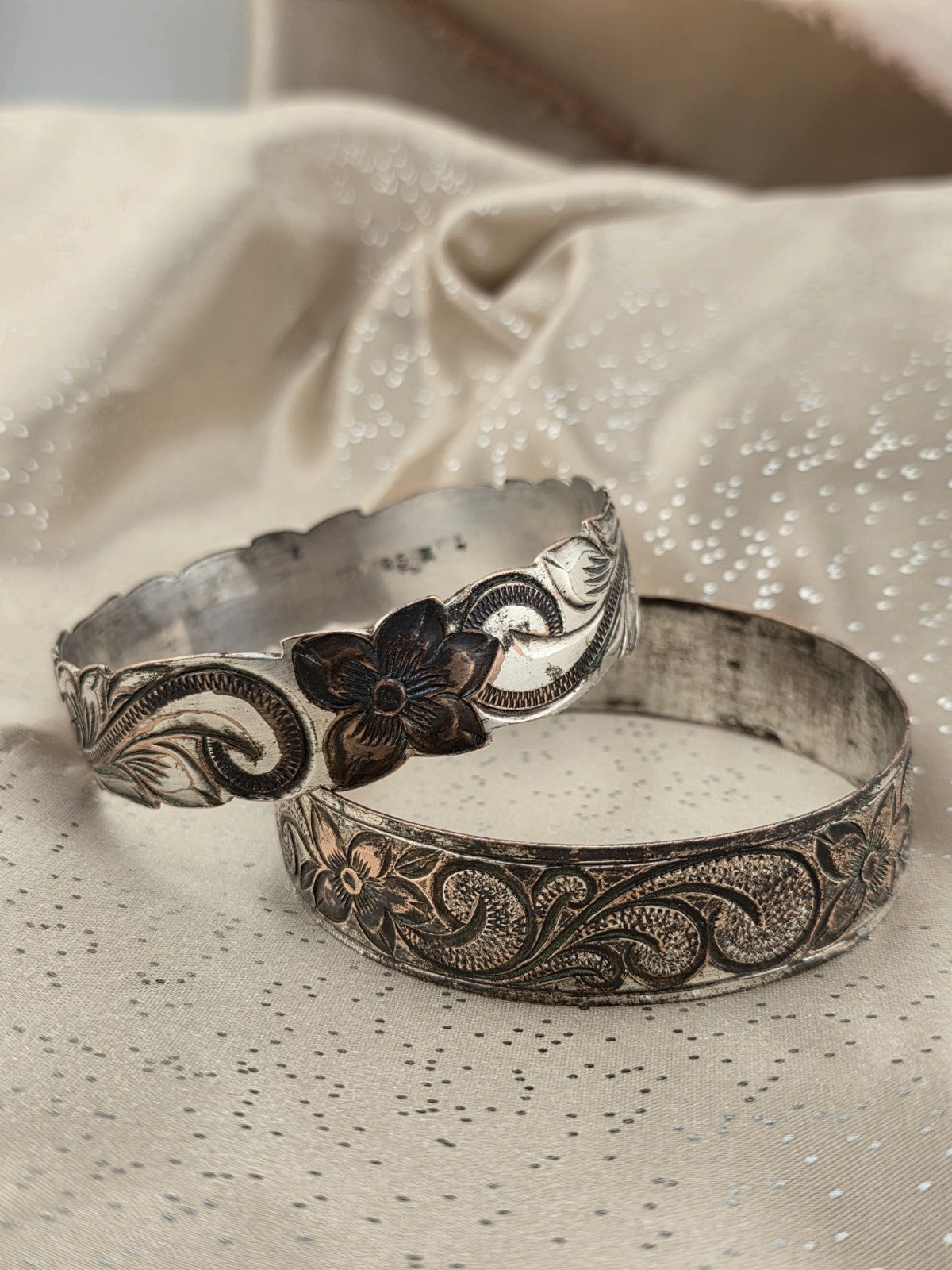 Vintage Pair Sterling Silver 925 Floral Engraved Bangle Bracelets 81g 8.5" Cuff