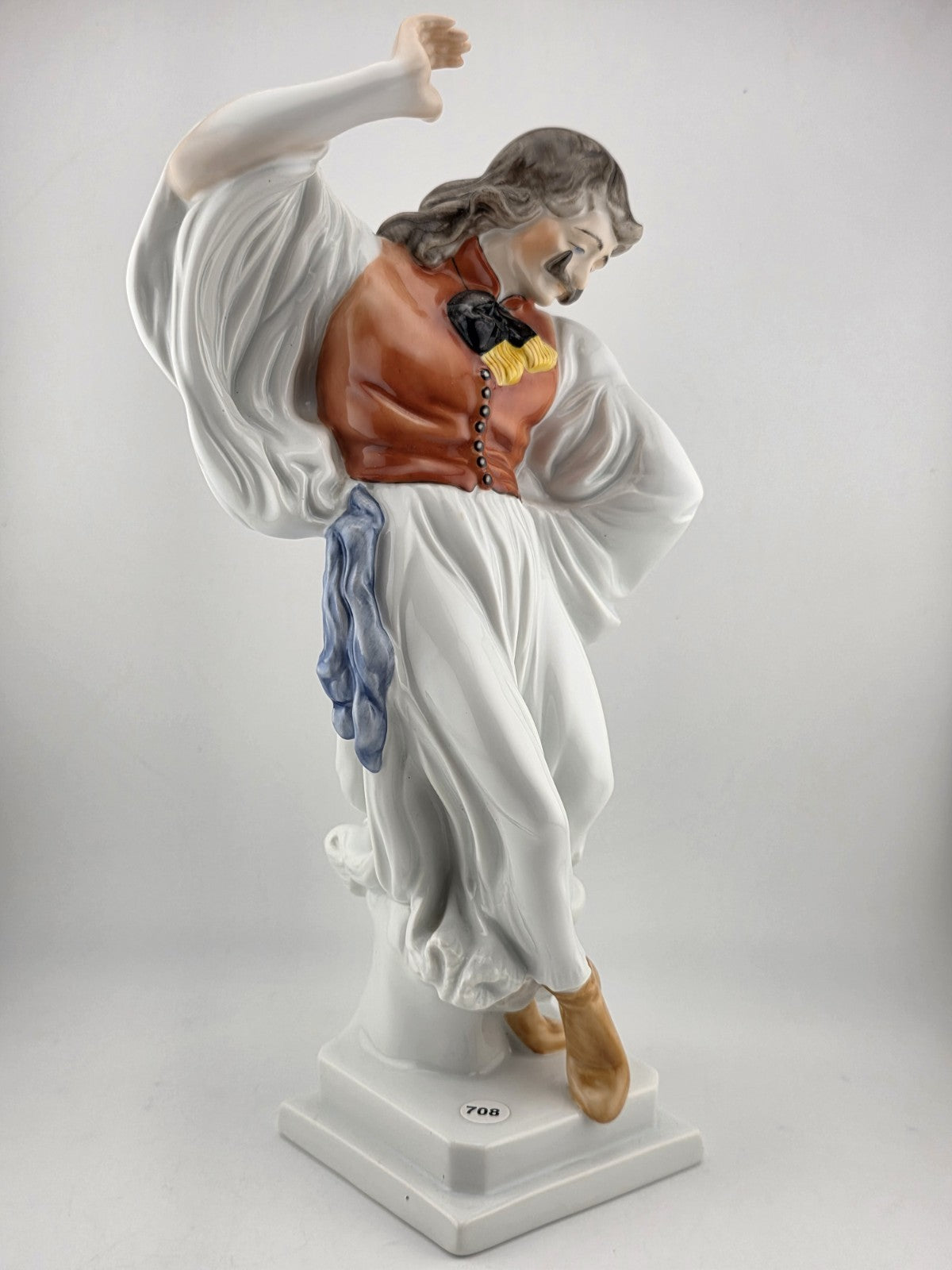 VINTAGE HEREND, FOLKLORE DANCING RASCAL MAN, HANDPAINTED PORCELAIN FIGURINE. VG.