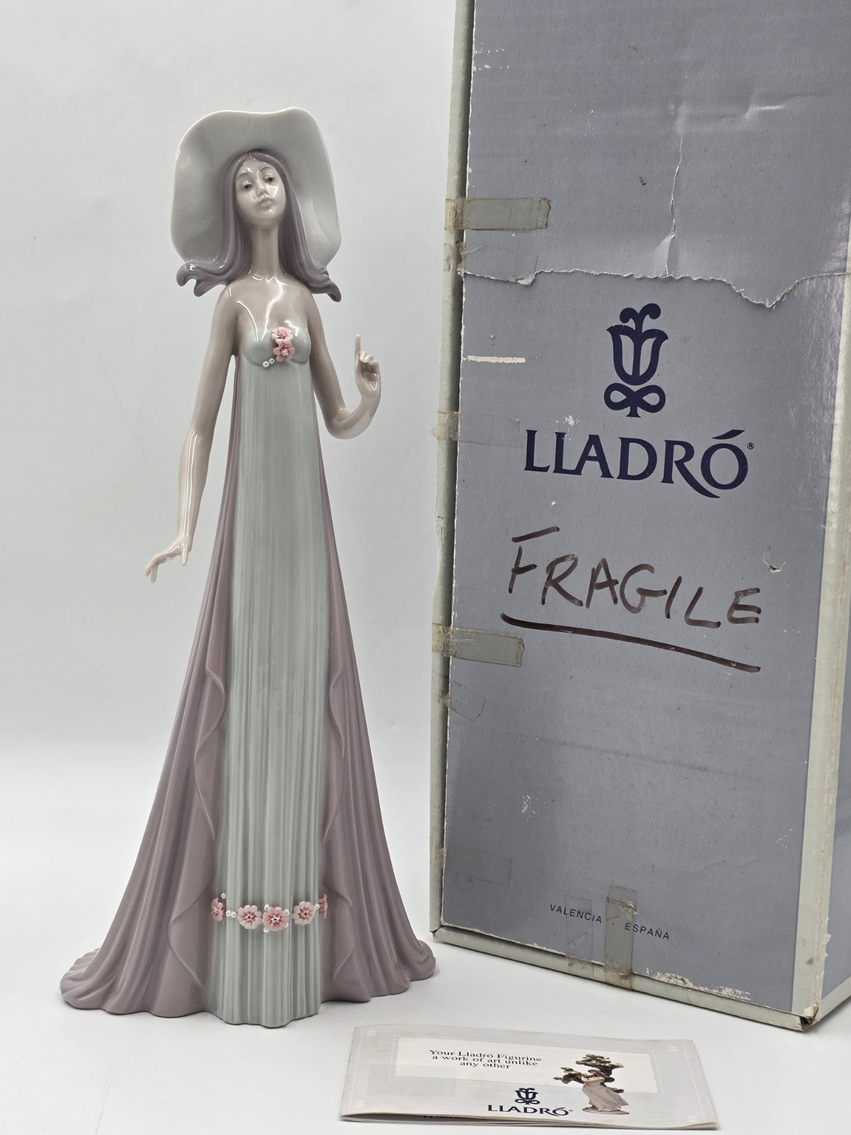 Vtg 1983 Lladro The Debutante #1431 Lady in Hat Figurine Retired W Original  Box