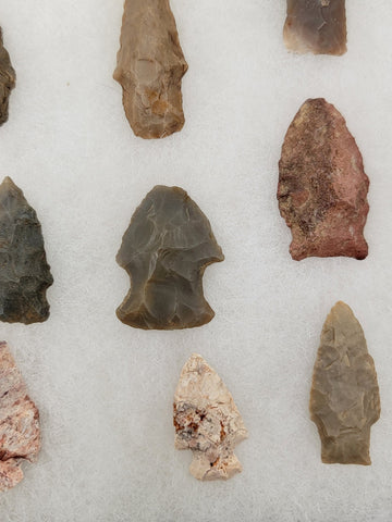 Lot Of 40 Authentic Antique Original Native American Arrowheads In Display Tray.
