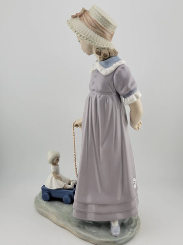 Lladro #5044 "Girl Pulling Toy Wagon" 1978 Retired Excellent Condition