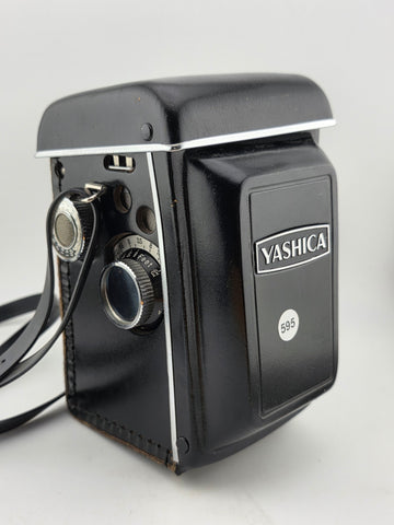 Vintahe Yashica A TLR  Medium Film Camera W case/lens cap. Mint Cond. Looks New.