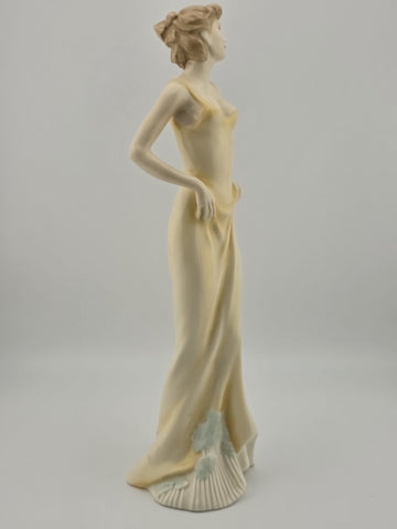 VINTAGE ROYAL DOULTON FIGURE Cherished Memories HN4265 IMPRESSIONS SERIES 2001.