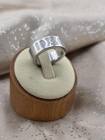Vintage Dolce & Gabbana D&G LOVE Ring Discontinued Luxury Elegant Classic Sleek