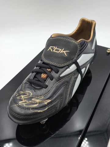 Ryan Giggs Signed Reebok Soccer Cleats w/ COA A1 Memorabilia Display Case