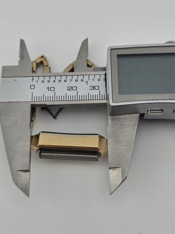 VINTAGE SEIKO 1520-366G 17 JEWELS SILVER GOLD PLATED BEVEL CRYSTAL WATCH WORKS