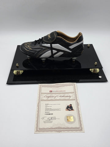 Ryan Giggs Signed Reebok Soccer Cleats w/ COA A1 Memorabilia Display Case