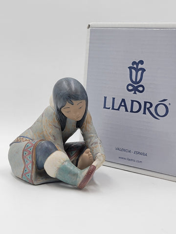 Rare Vintage Retired LLADRO Eskimo Girl With Cold Feet # 2157. New In Box.