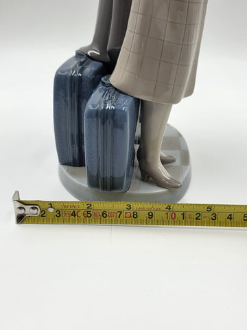 Vintage Retired Lladro 5583 “Sad Parting” Porcelain Figurine W Original Box.