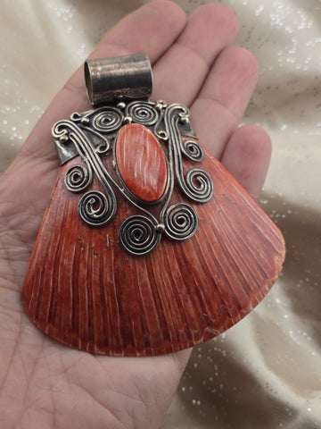 Rare Red Spiny Oyster Vintage Navajo Hallmarked 950 Sterling Silver Pendant.