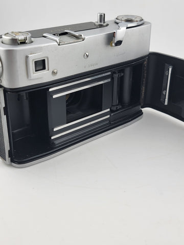 Vintage 1970's Taron Auto EE 35mm Film Camera F1.8 45mm lens. Untested.