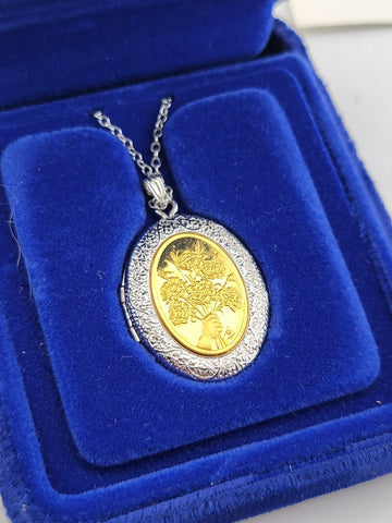 1978 Sterling Silver Mother's Day Cameo Locket w/24k Gold Vermeil. Franklin Mint