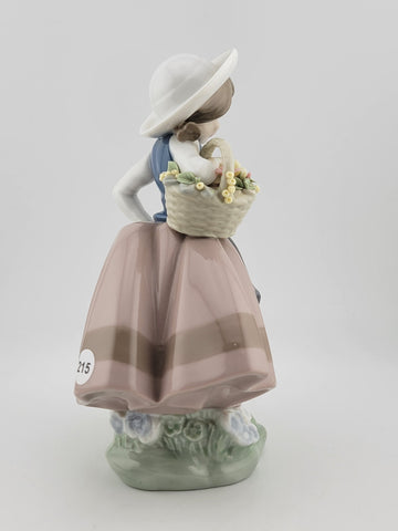 RETIRED LLADRO #5221 "SWEET SCENT" LADY, GIRL, DETAILED FLOWER BASKET FIGURINE !