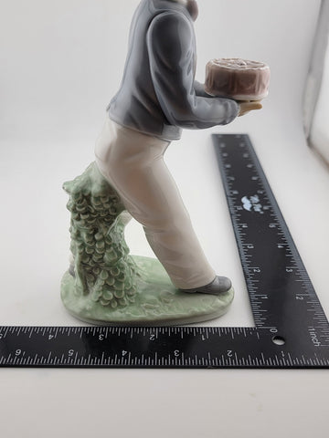 Nao LLADRO: Lladro Boy Holding Cake Porcelain Figurine 1990 Birthday Boy