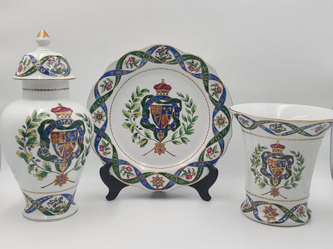 Rare Matching Set Of Chelsea House Heraldic Porcelain Plate Vase & Lidded Urn.