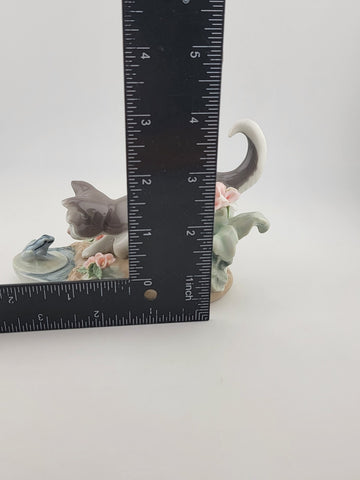 Retired Lladro Spain #1442 Kitty Confrontation Porcelain Playful Cat & Frog 1983