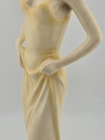 VINTAGE ROYAL DOULTON FIGURE Cherished Memories HN4265 IMPRESSIONS SERIES 2001.