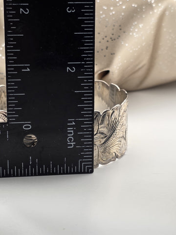 Vintage Hawaiian Sterling Silver 925 Hibiscus Floral Engraved Bangle Bracelet.