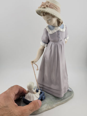 Lladro #5044 "Girl Pulling Toy Wagon" 1978 Retired Excellent Condition