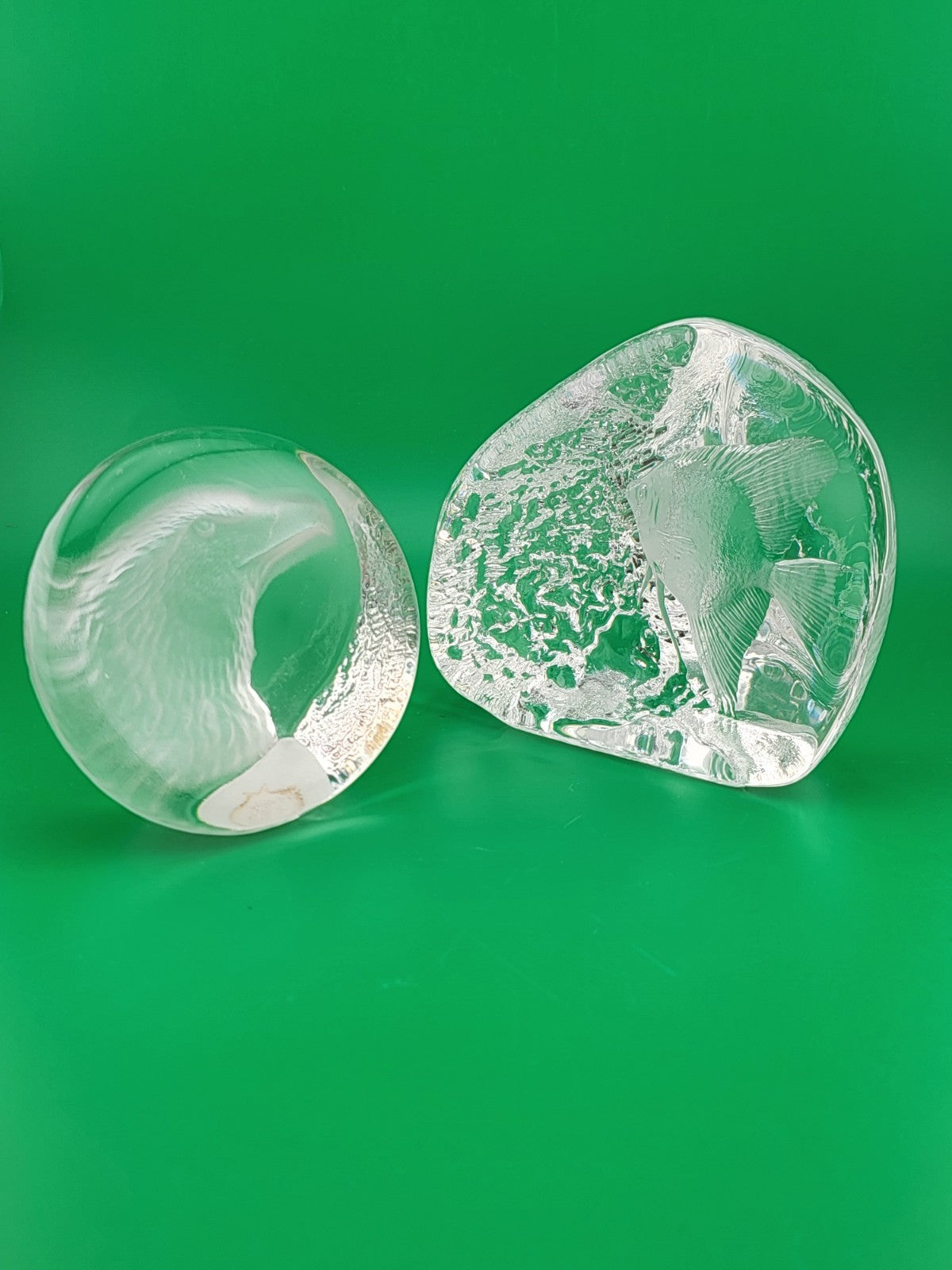 Rare Set Of 2 Mats Jonasson Fish And Bald Eagle MJ Sweden Art Glass Paperweights