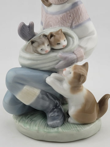Hand Signed Lladro Friday's Child - Girl with 3 Cats - "Nina Viernes" #6020 1997