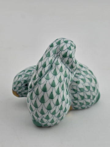 RARE VINTAGE HUNGARY HEREND PAIR SNUGGLING BUNNY RABBITS GREEN FISHNET FIGURINE