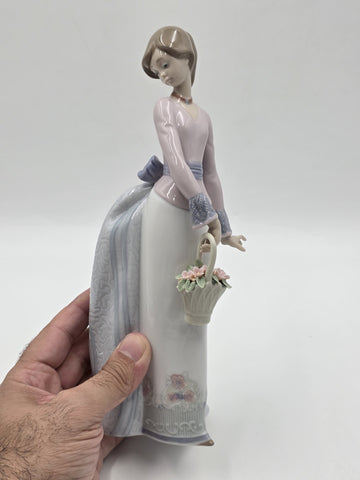 Lladró #7622 “Basket of Love” Girl with Flowers Porcelain Figurine Spain W Box.