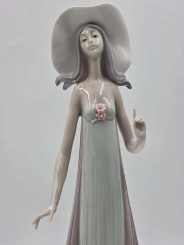 Vtg 1983 Lladro The Debutante #1431 Lady in Hat Figurine Retired W Original  Box