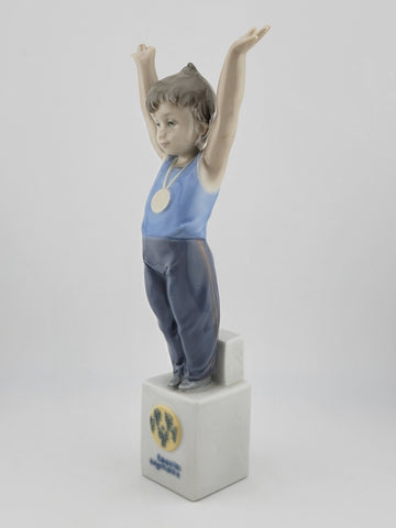 Vintage Collectible Retired LLADRO Porcelain FIGURINE "OLYMPIC CHAMPION" 5871.