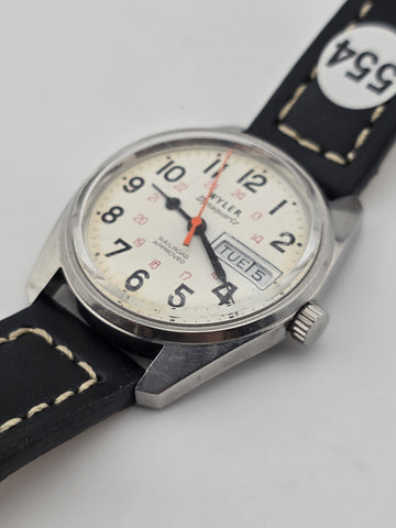 Vintage Wyler Dynaquartz Railroad Approved Swiss Quartz Day Date Watch. Works.